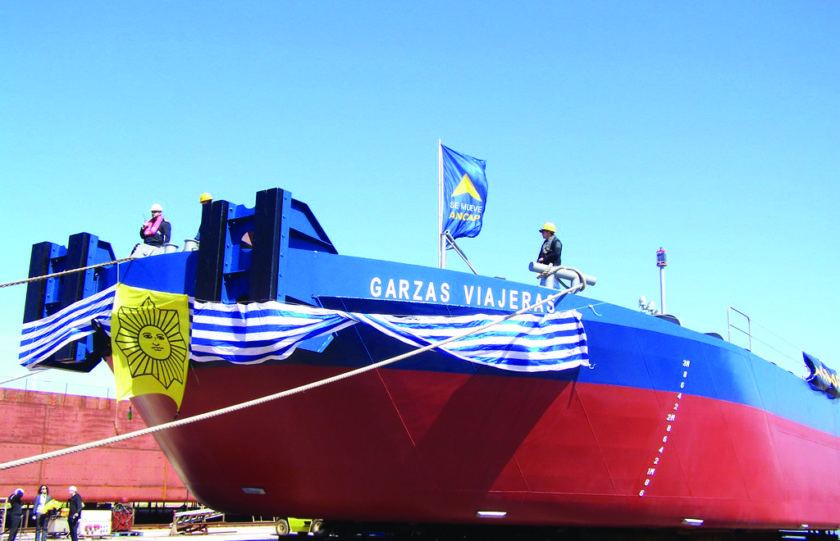 Luz solar BargeSafe™ de Sealite para ser usada en las barcazas de transporte a granel de ANCAP