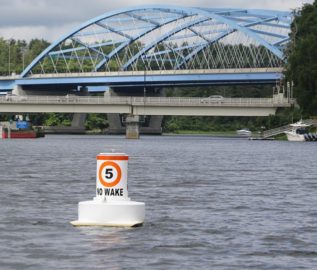 Ayudas a la navegación de aguas rápidas ayudan a proteger la propiedad y a los usuarios de los ríos