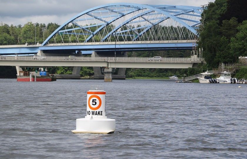 Ayudas a la navegación de aguas rápidas ayudan a proteger la propiedad y a los usuarios de los ríos