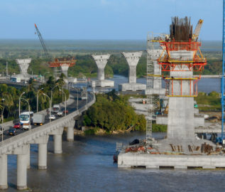Las linternas marinas Sealite SL-70 mejoran la seguridad en el puente más largo de Colombia (en inglés / en español latino)