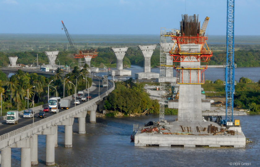 Las linternas marinas Sealite SL-70 mejoran la seguridad en el puente más largo de Colombia (en inglés / en español latino)